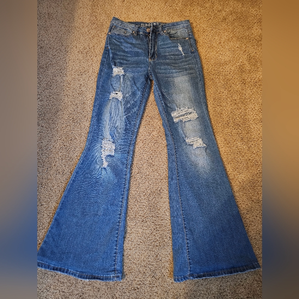 NWOT!! Women's Blue Distressed Jeans